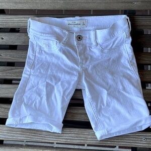 Abercrombie kids white denim Bermuda shorts excellent condition girls size 10